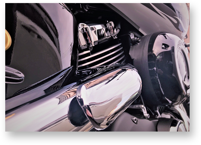 修理中のバイクの様子